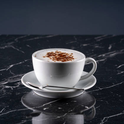 Kaffeetassen und Tafelgeschirr